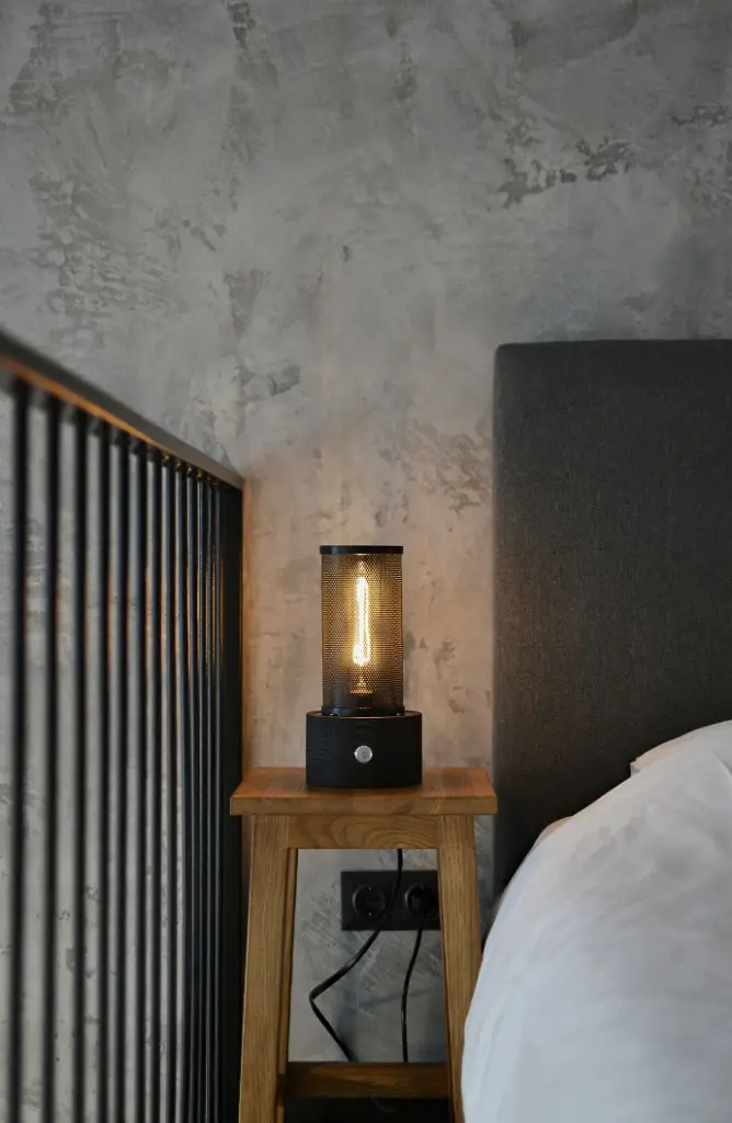 BLACK EBONY ALUMINIUM BEDSIDE LAMP